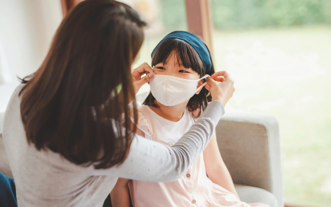 Chuyển mùa, mẹ nên làm gì để bảo vệ bé yêu?
