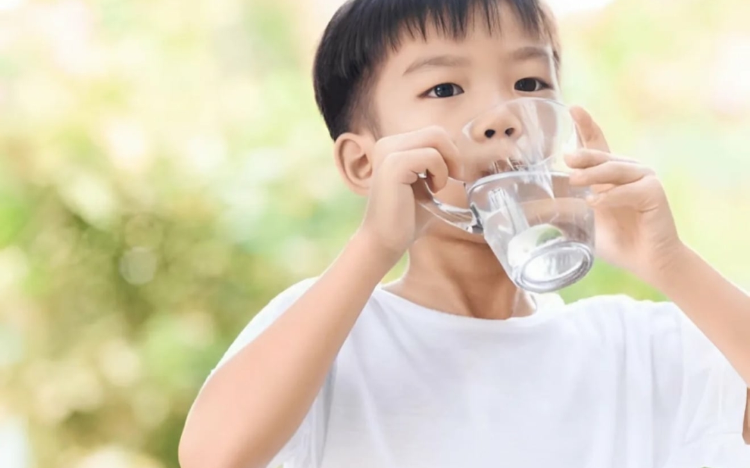 Dịch bệnh có dấu hiệu gia tăng, mẹ trẻ lo ngại con dễ ốm vặt, bí quyết nào giúp bé “vượt chướng ngại vật”, tăng đề kháng trong hè