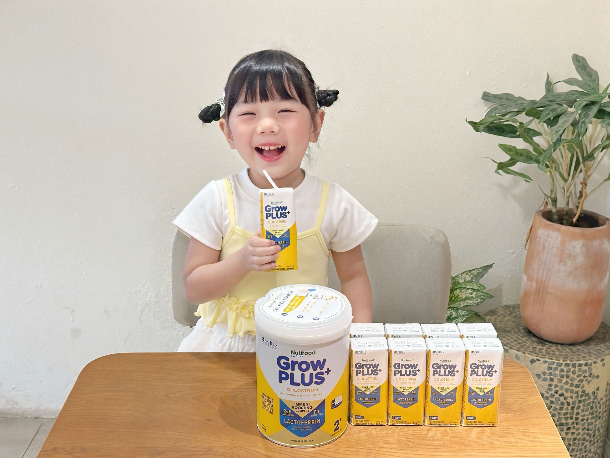 GrowPLUS+ Colostrum Lactoferrin với công thức Phức hợp tăng đề kháng chứa Lactoferrin, Sữa non 24h và Công thức FDI