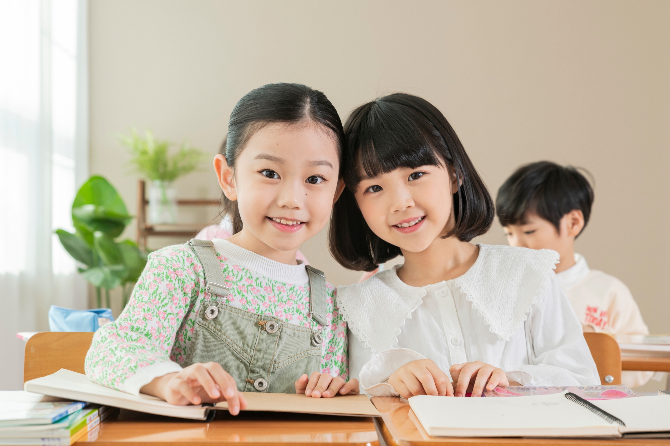 Happy,Children,Concept,,A,Portrait,Of,Asian,Children,Smiling,086